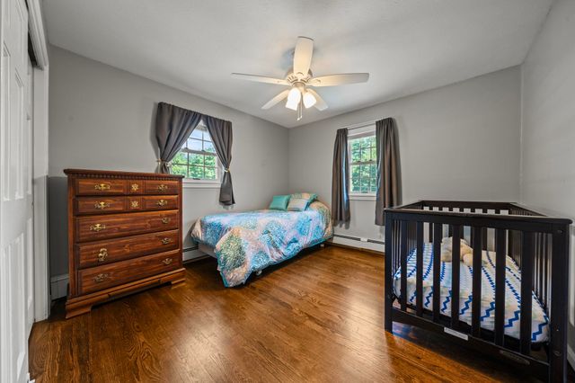 8 Forest Street, Londonderry, NH 03053