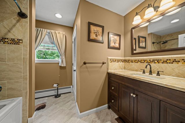 8 Forest Street, Londonderry, NH 03053