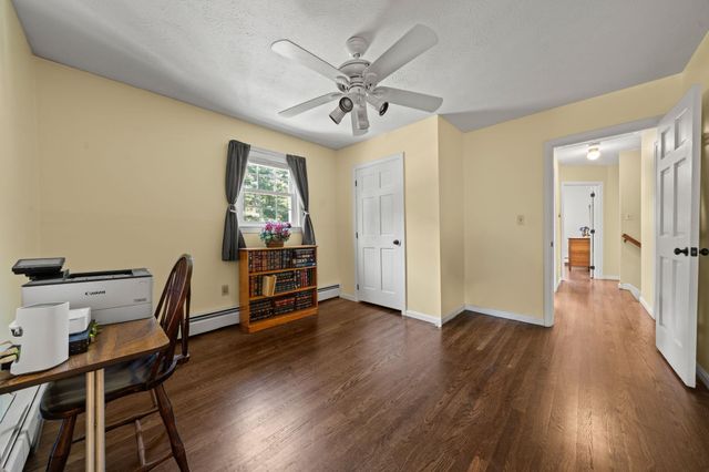 8 Forest Street, Londonderry, NH 03053