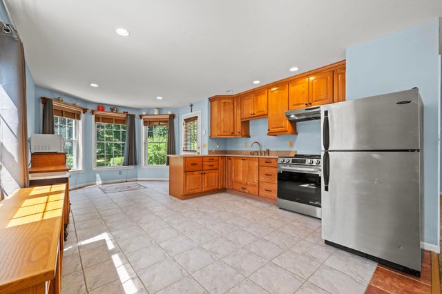 8 Forest Street, Londonderry, NH 03053