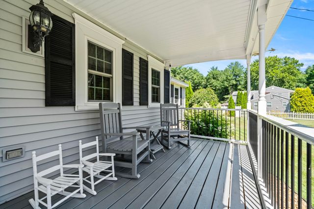 8 Forest Street, Londonderry, NH 03053