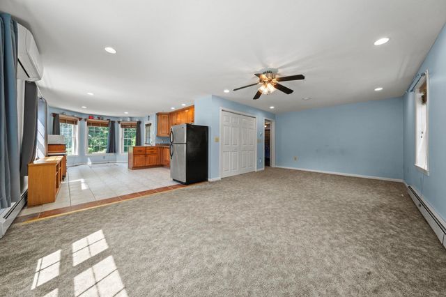 8 Forest Street, Londonderry, NH 03053
