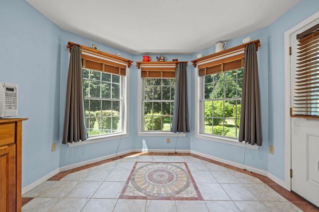 8 Forest Street, Londonderry, NH 03053