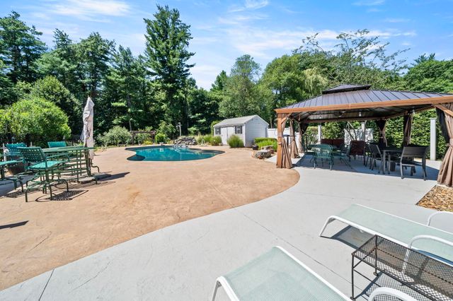 8 Forest Street, Londonderry, NH 03053
