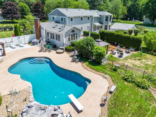8 Forest Street, Londonderry, NH 03053
