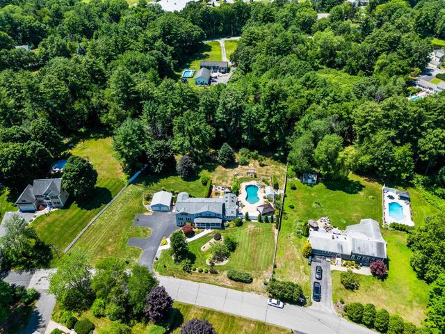 8 Forest Street, Londonderry, NH 03053