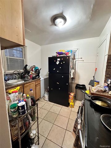 15754 Meyers Road, Detroit, MI 48227