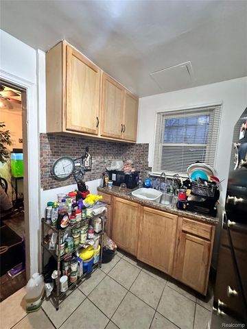 15754 Meyers Road, Detroit, MI 48227