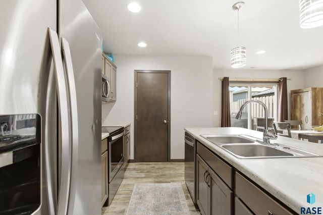 9421 W Gert St Street, Sioux Falls, SD 57106