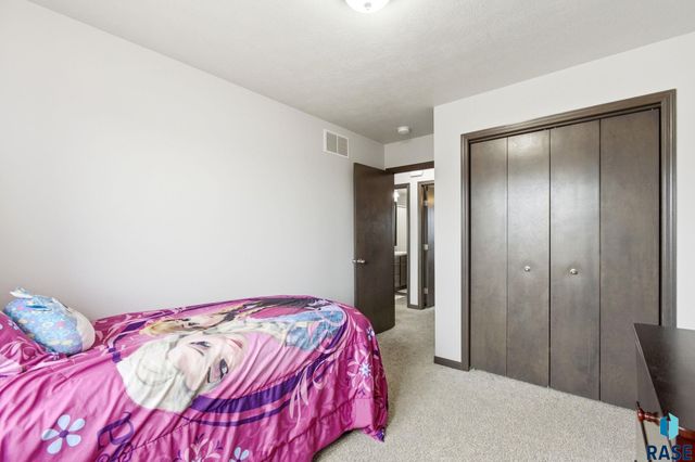 9421 W Gert St Street, Sioux Falls, SD 57106