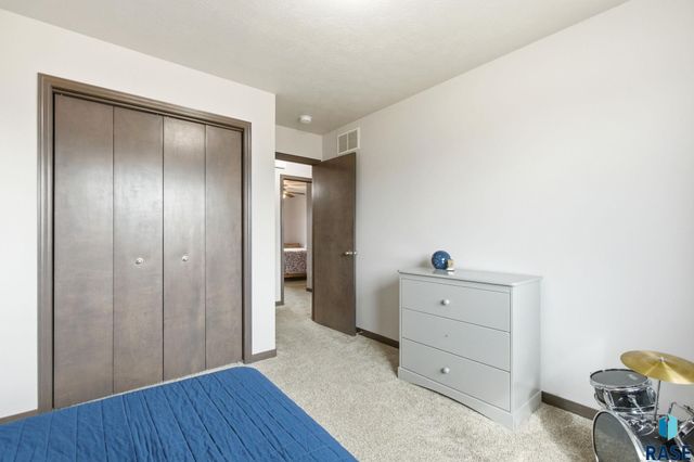 9421 W Gert St Street, Sioux Falls, SD 57106