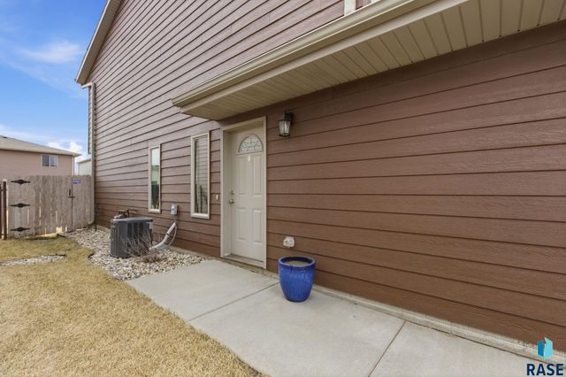 9421 W Gert St Street, Sioux Falls, SD 57106