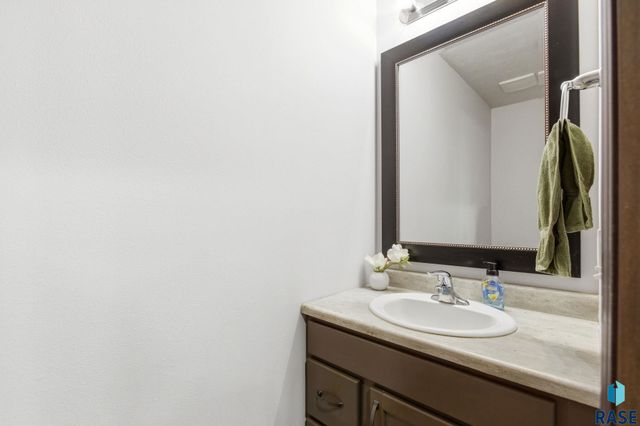 9421 W Gert St Street, Sioux Falls, SD 57106