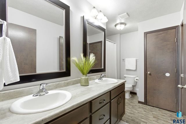 9421 W Gert St Street, Sioux Falls, SD 57106