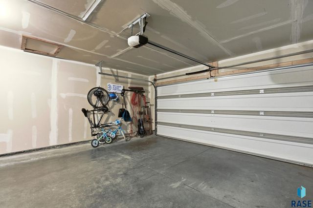 9421 W Gert St Street, Sioux Falls, SD 57106