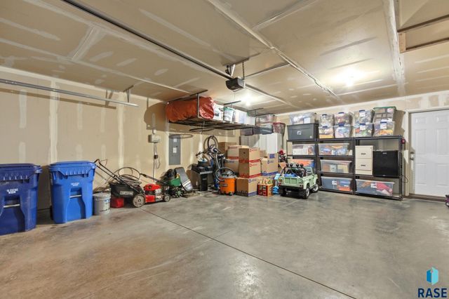 9421 W Gert St Street, Sioux Falls, SD 57106