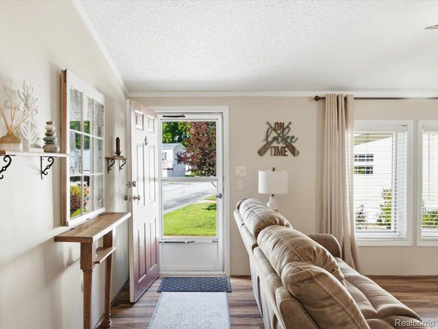 2545 Lakeshore Road, Applegate Village, MI 48401