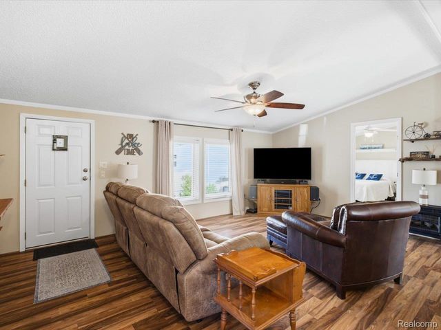 2545 Lakeshore Road, Applegate Village, MI 48401