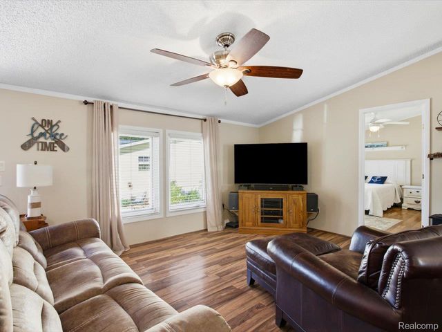 2545 Lakeshore Road, Applegate Village, MI 48401