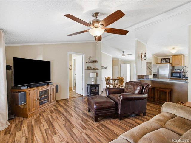 2545 Lakeshore Road, Applegate Village, MI 48401
