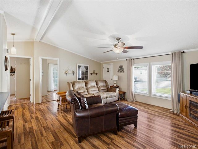 2545 Lakeshore Road, Applegate Village, MI 48401