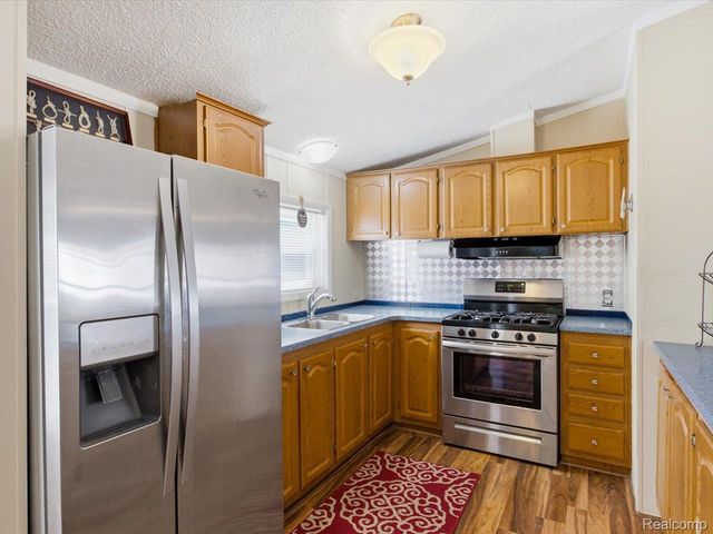 2545 Lakeshore Road, Applegate Village, MI 48401