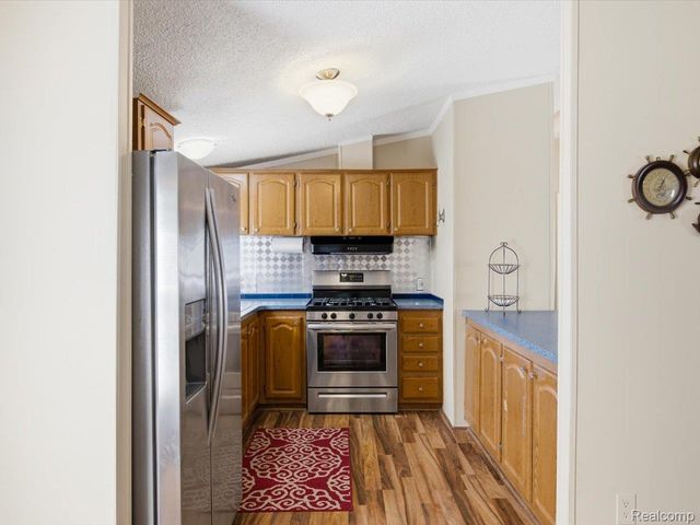 2545 Lakeshore Road, Applegate Village, MI 48401