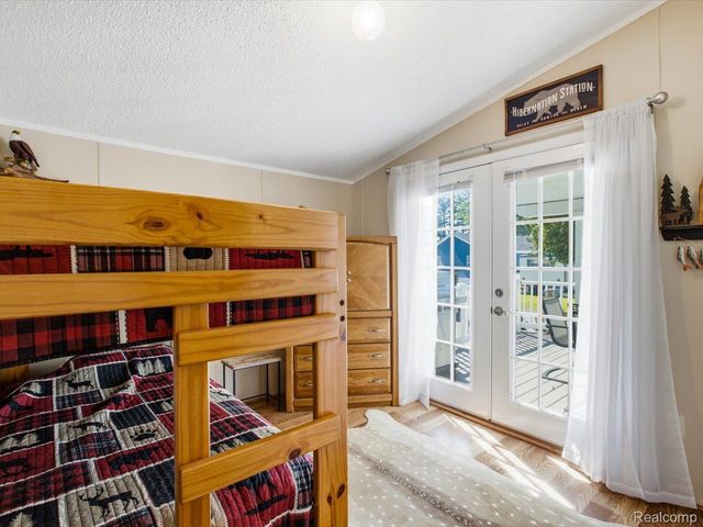 2545 Lakeshore Road, Applegate Village, MI 48401