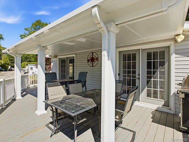2545 Lakeshore Road, Applegate Village, MI 48401