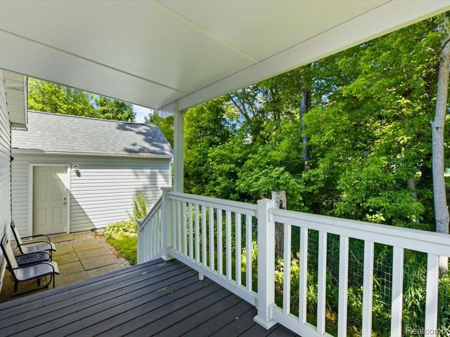 2545 Lakeshore Road, Applegate Village, MI 48401