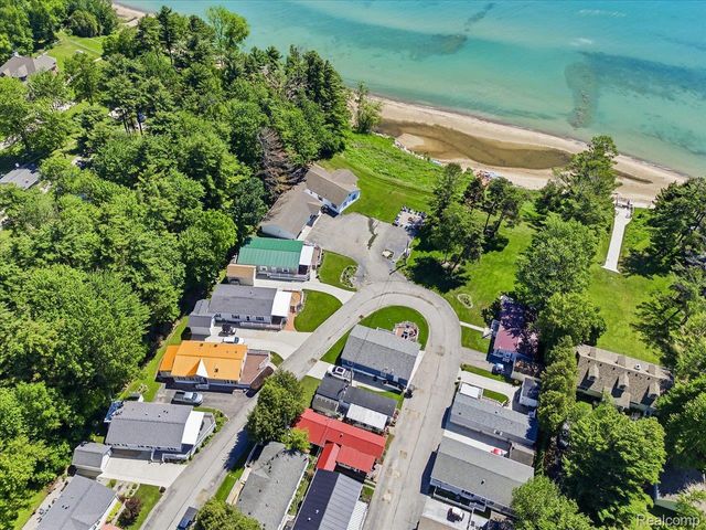 2545 Lakeshore Road, Applegate Village, MI 48401