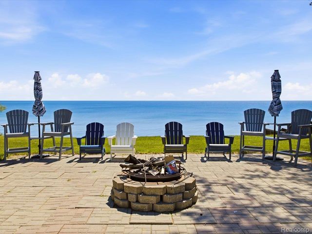2545 Lakeshore Road, Applegate Village, MI 48401