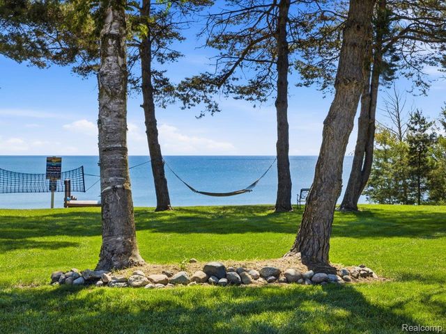 2545 Lakeshore Road, Applegate Village, MI 48401