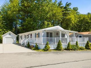 2545 Lakeshore Road, Applegate Village, MI 48401