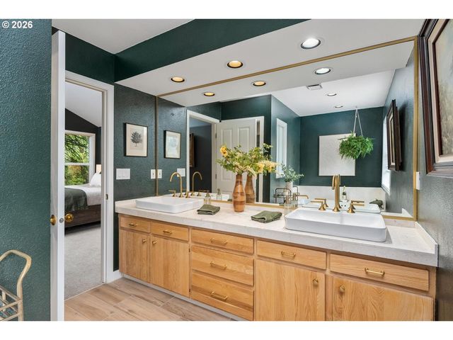 1820 Nw MILLER Rd, Portland, OR 97229