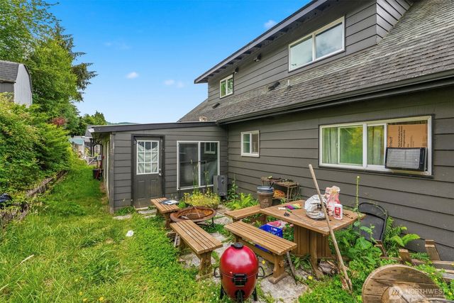 2411 Burcham Street, Kelso, WA 98626