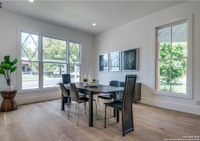 630 E CARSON ST, San Antonio, TX 78208