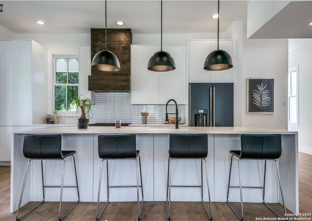 630 E CARSON ST, San Antonio, TX 78208