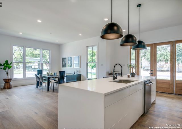 630 E CARSON ST, San Antonio, TX 78208