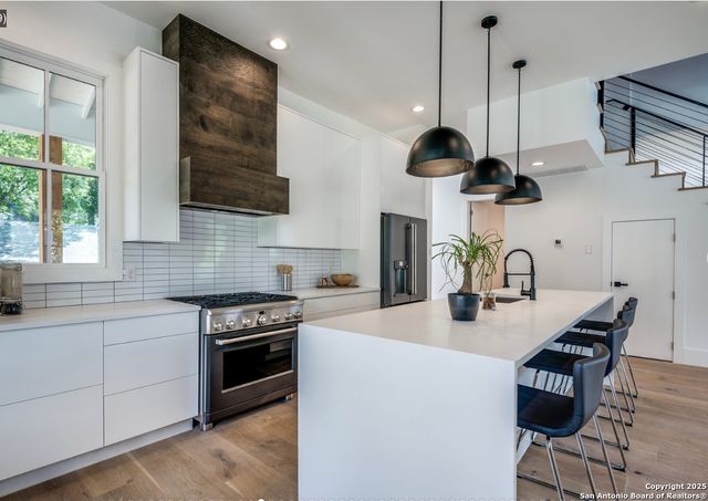 630 E CARSON ST, San Antonio, TX 78208