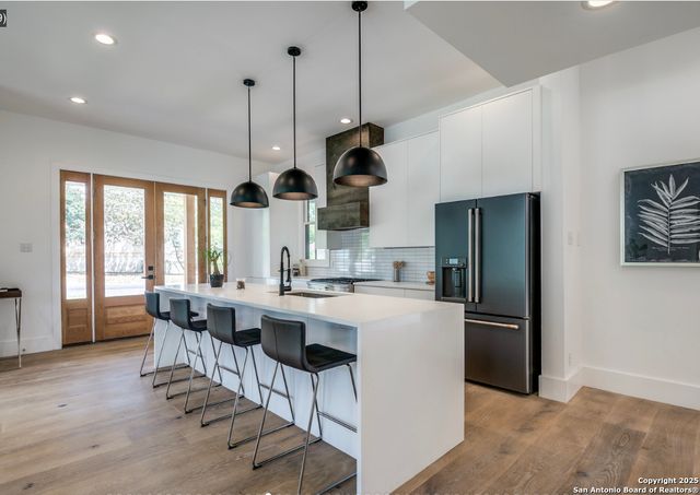 630 E CARSON ST, San Antonio, TX 78208