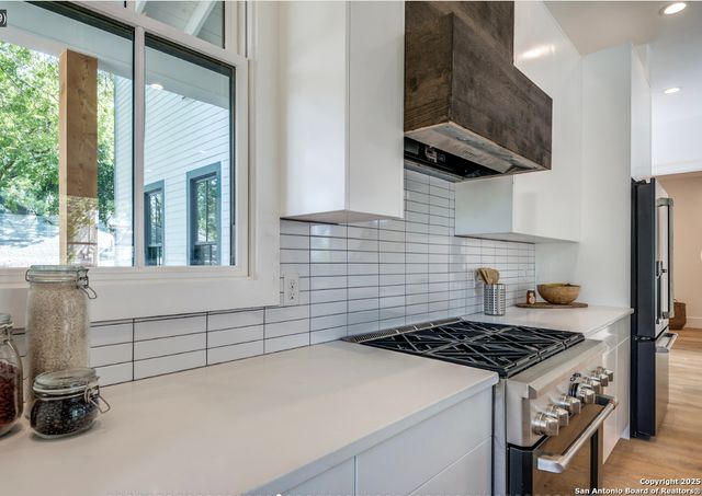 630 E CARSON ST, San Antonio, TX 78208