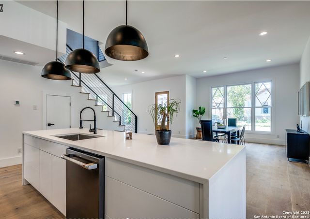 630 E CARSON ST, San Antonio, TX 78208