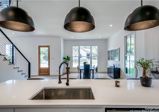 630 E CARSON ST, San Antonio, TX 78208