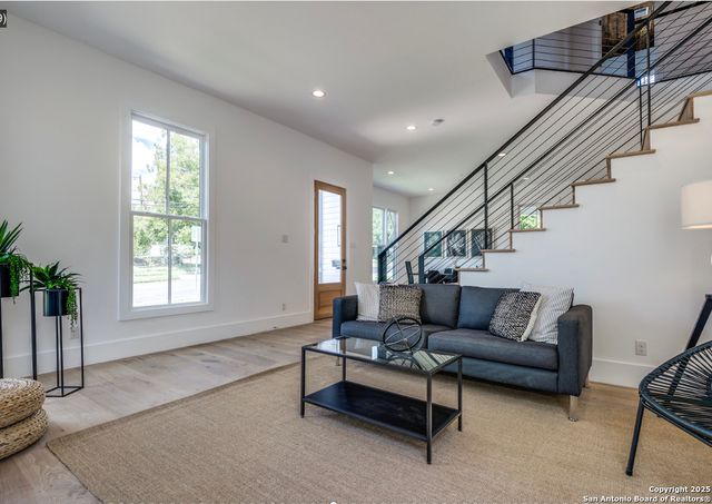 630 E CARSON ST, San Antonio, TX 78208