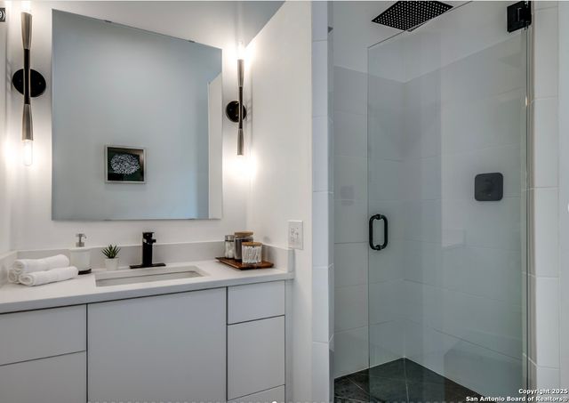 630 E CARSON ST, San Antonio, TX 78208