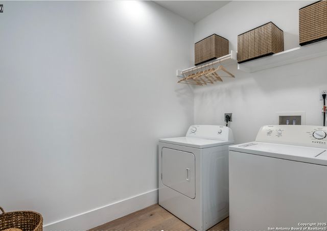 630 E CARSON ST, San Antonio, TX 78208