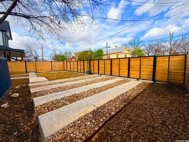 630 E CARSON ST, San Antonio, TX 78208