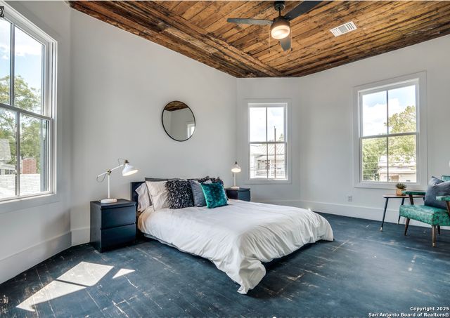 630 E CARSON ST, San Antonio, TX 78208