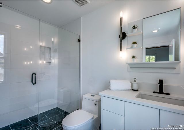 630 E CARSON ST, San Antonio, TX 78208